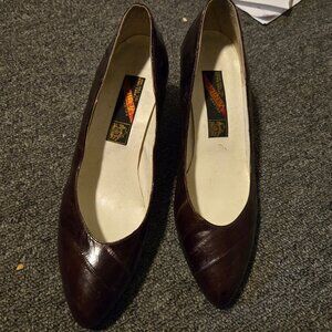 Brown Leather? Deluxe Venice Heels Approximately 6.5 See Measurements